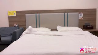 儿子在楼梯间狂插性感小妈