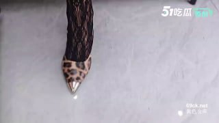 大清早嫂子的骚穴就开始痒了必须要在上班前帮他止痒
